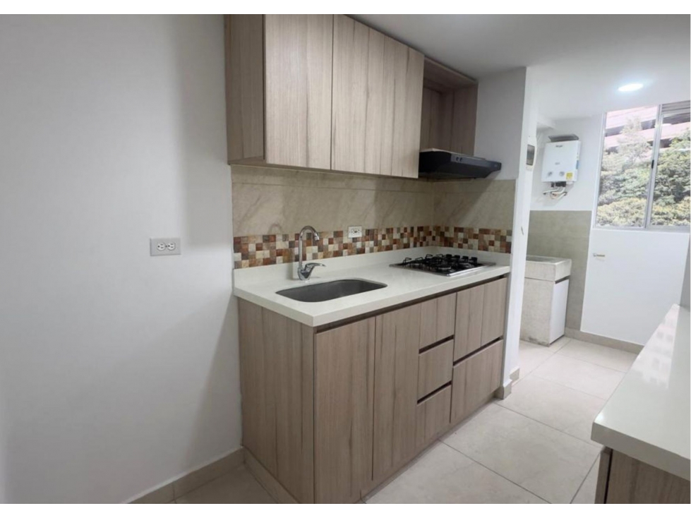 Apartamento con parquiadero y útil, Loma de San José, Sabaneta — foto 4