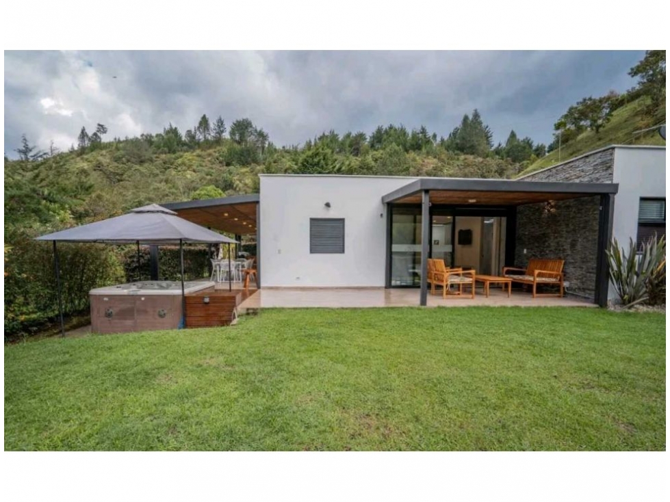 VENTA CASA EN PARCELA PRIVADA CON UN LOTE DE 5.000 m² EL RETIRO / DF