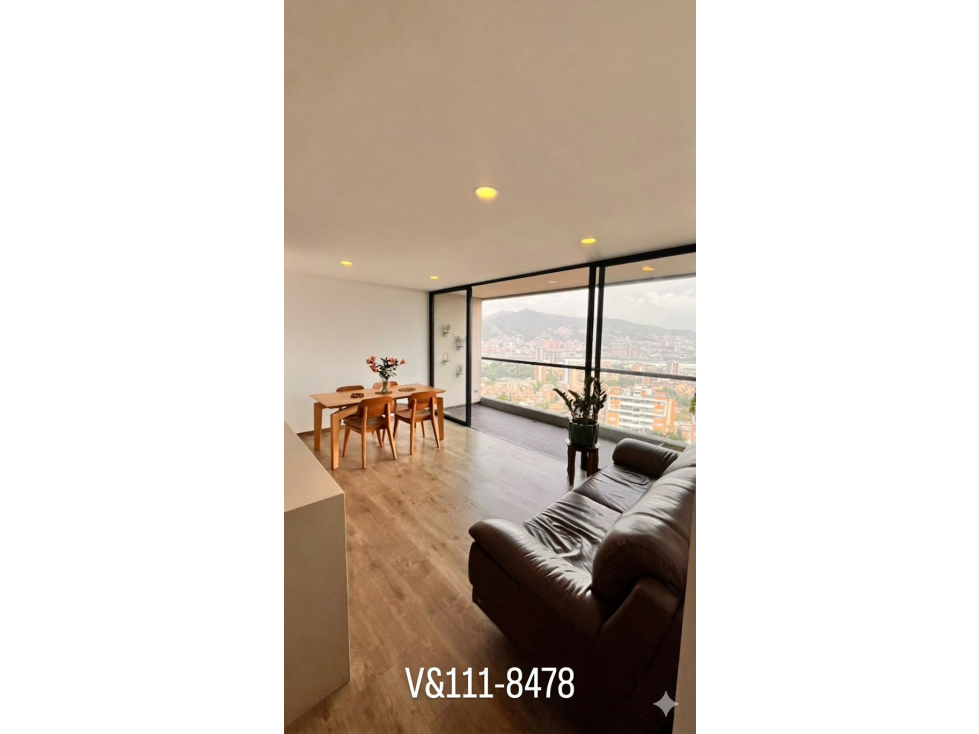 Apartamento de Lujo en Envigado con Acabados Modernos y Vista al Valle