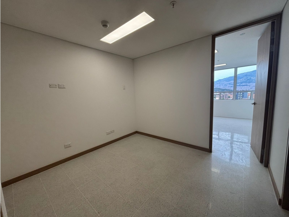 VENTA CONSULTORIO PARA ESTRENAR EN TORRE MEDICA VHITA — foto 3