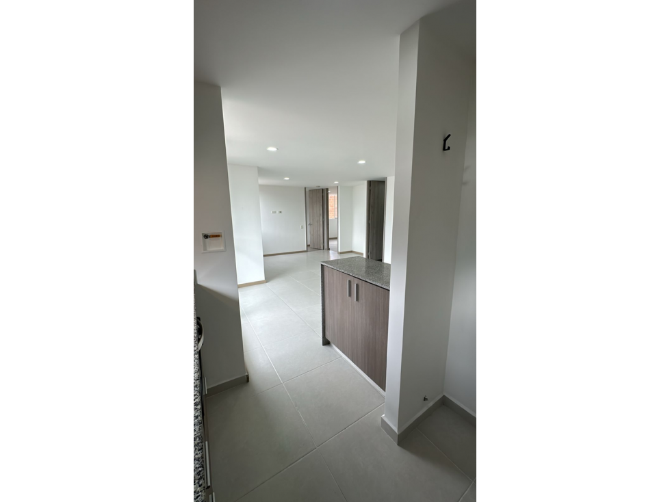 VENTA APARTAMENTO CON DOBLE PARQUEADERO Y ÚTIL | ENVIGADO LAS ANTILLAS — foto 5