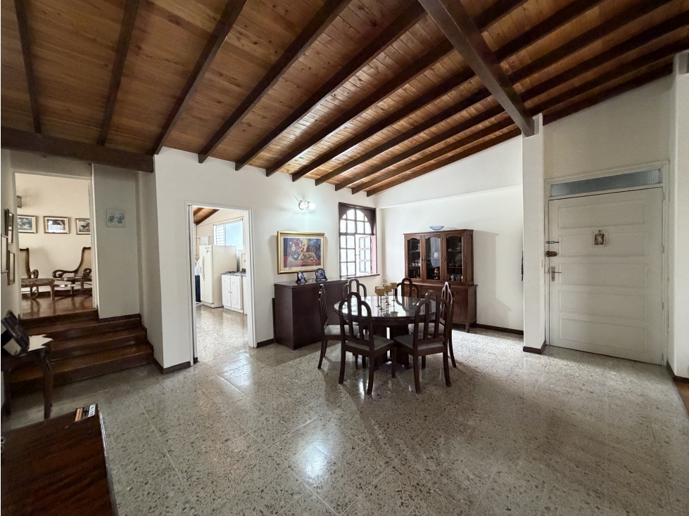 VENTA DE CLASICO APARTAMENTO DE 150 M² EN CONQUISTADORES | MEDELLÍN