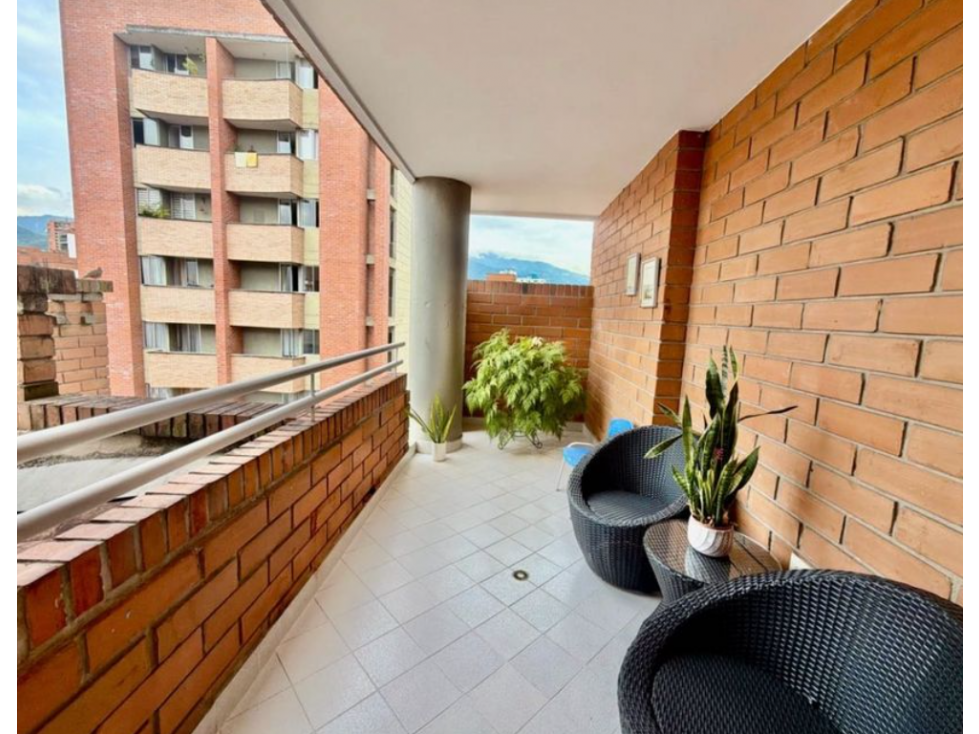VENDO APARTAMENTO EN LAURELES CERCA AL PRIMER PARQUE