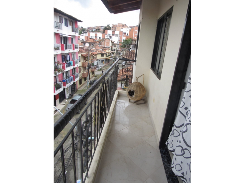 Se vende apartamento en cuarto piso con terraza Marinilla