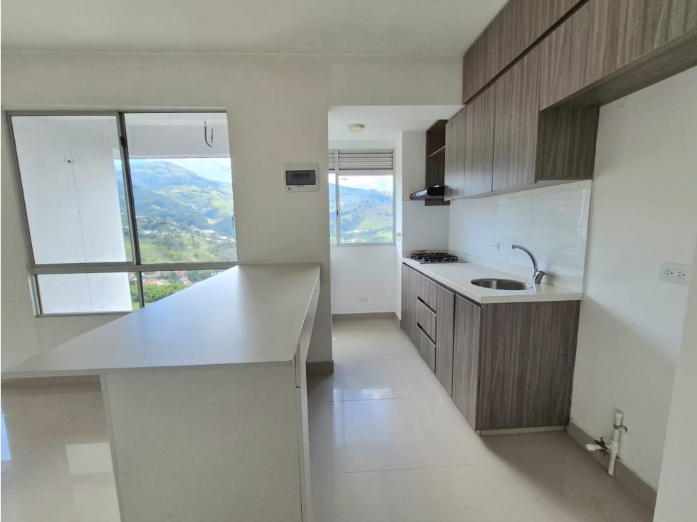 VENDO APARTAMENTO EN SABANETA, SECTOR AVES MARIA UNIDAD CERRADA