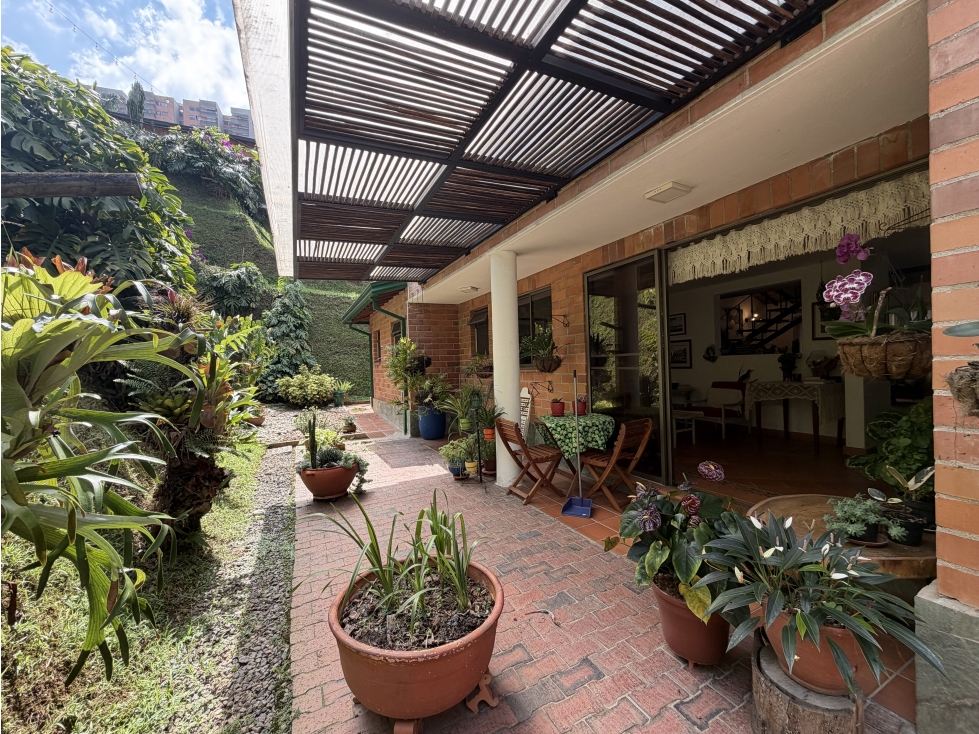 VENTA DE AMPLIA CASA EN UNIDAD CERRADA EN SABANETA | LAS LOMITAS — foto 3