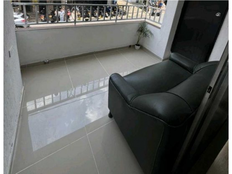 VENDO CASA AMPLIA Y REMODELADA EN CAMPO VALDEZ-MEDELLÌN-PISO 2