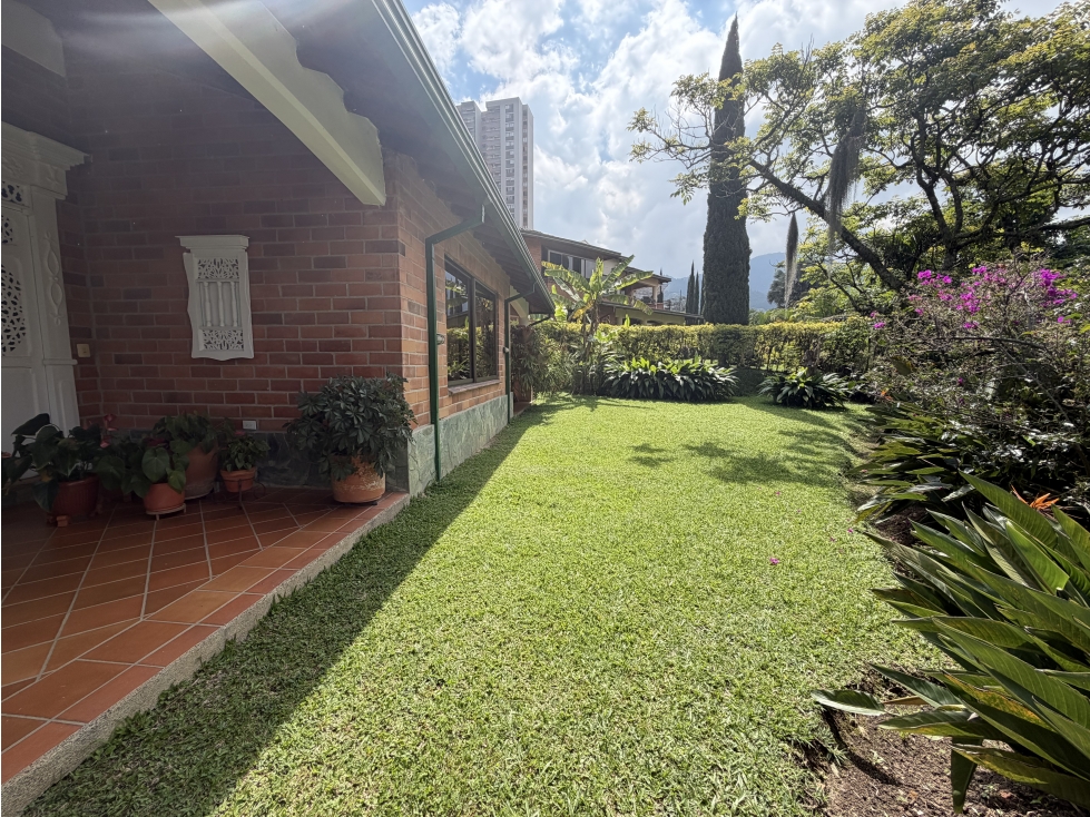 VENTA DE AMPLIA CASA EN UNIDAD CERRADA EN SABANETA | LAS LOMITAS — foto 2