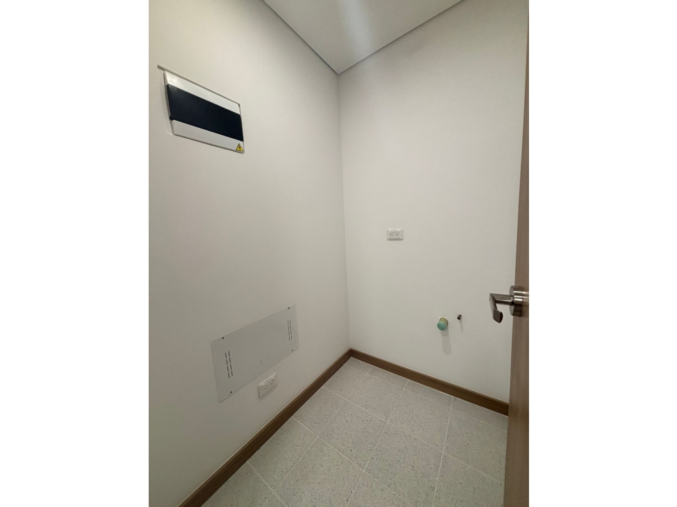VENTA CONSULTORIO PARA ESTRENAR EN TORRE MEDICA VHITA — foto 5