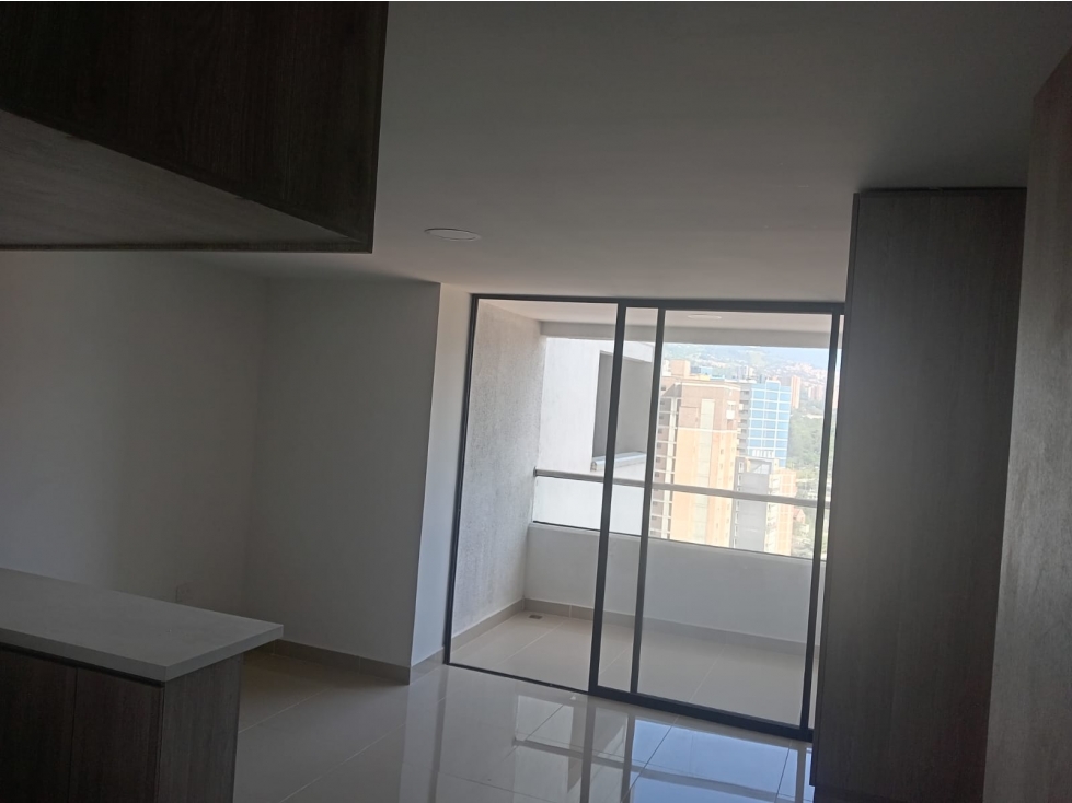 APARTAESTUDIO CON PARQUEADERO EN VENTA EN SABANETA - CALLE LARGA — foto 3