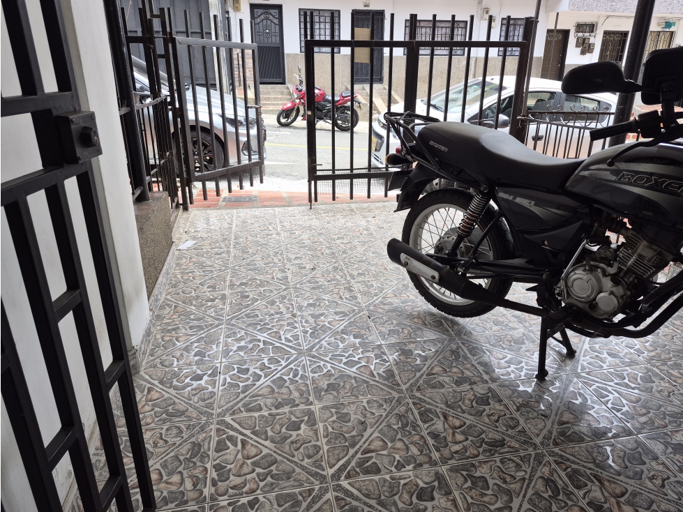 VENDO CASA PRIMER PISO EN GIRARDOT-PARQUEADERO-METROCABLE — foto 4