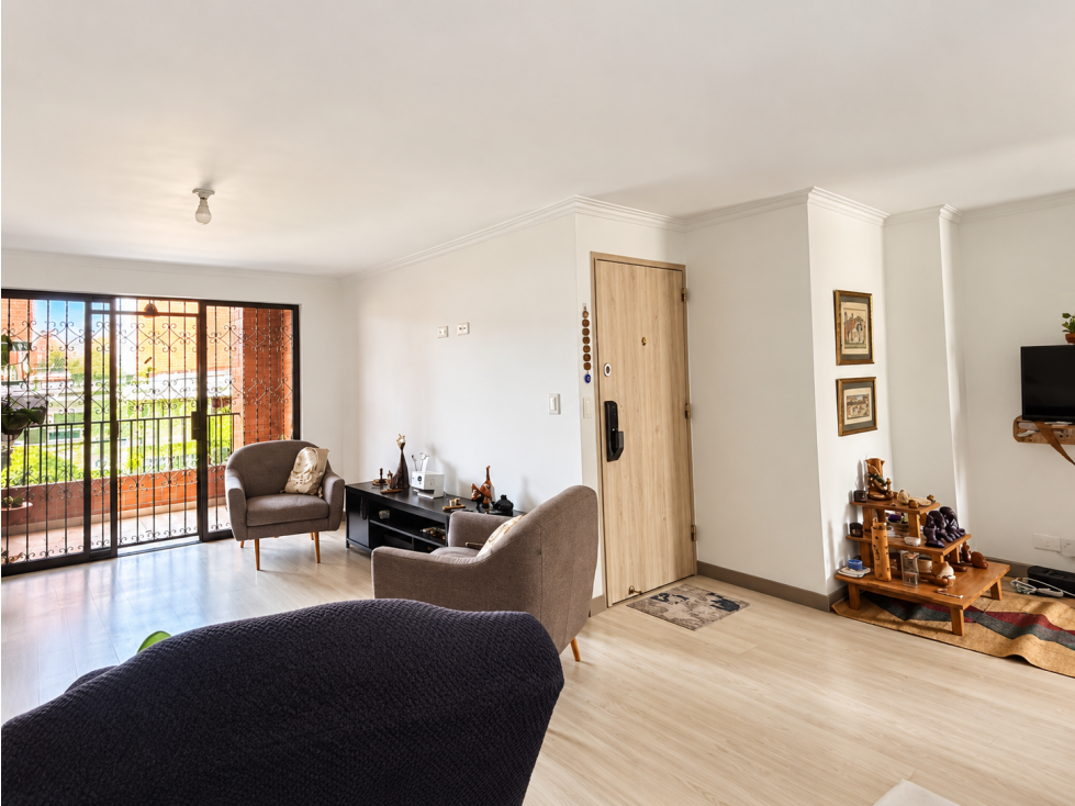 Apartamento en venta en Laureles de 141 mt2 con 2 parqueaderos
