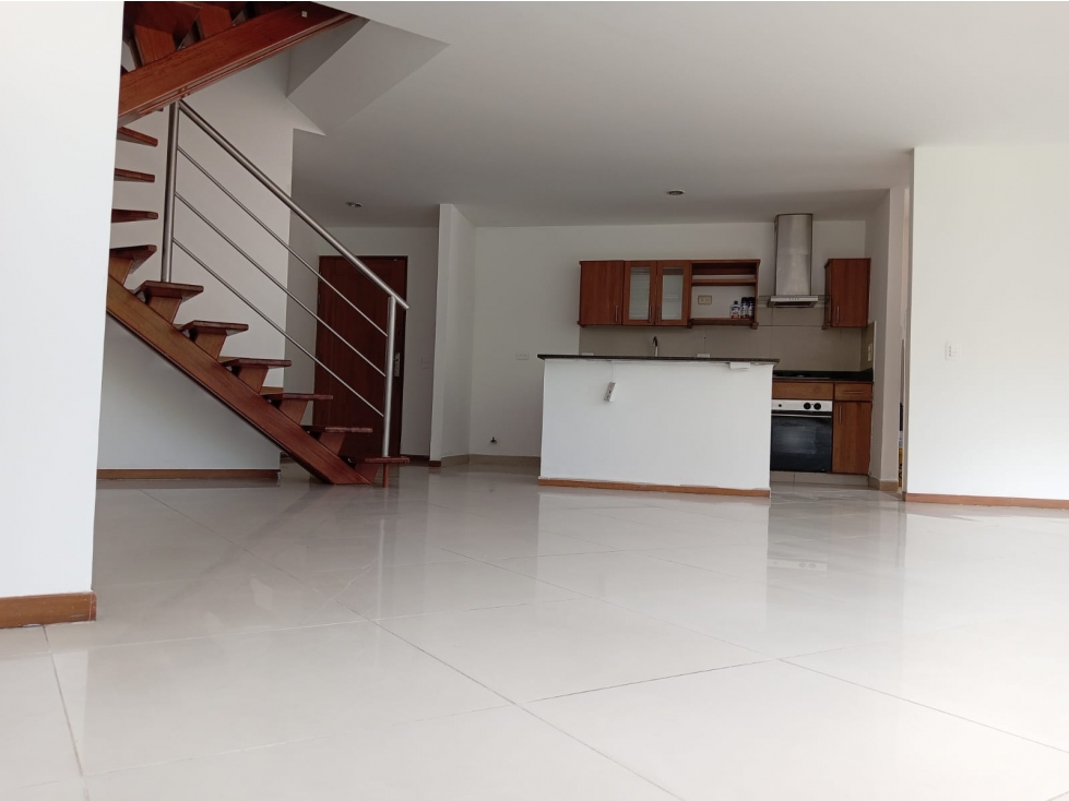 VENTA DE APARTAMENTO DUPLEX DE 114M2 EN SABANETA - AVES MARIA — foto 3