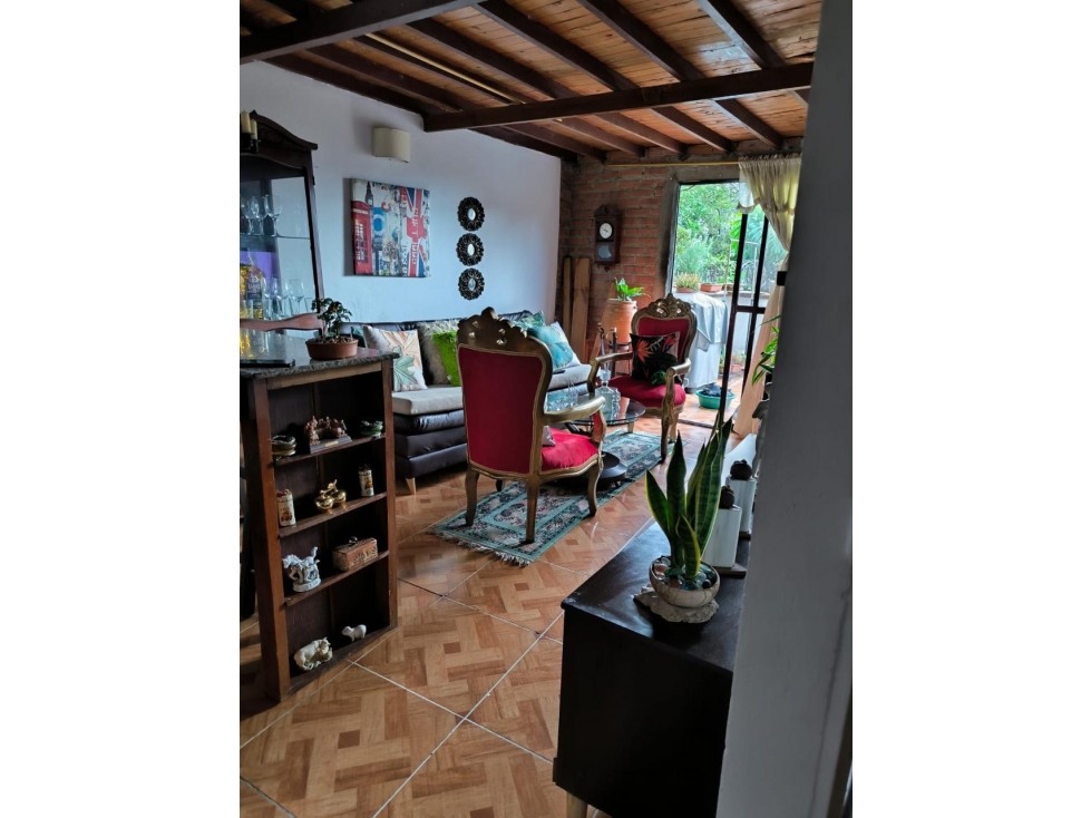 Se Vende Casa En El Poblado Sector El Hoyo 3 Pisos (SOLO CONTADO)