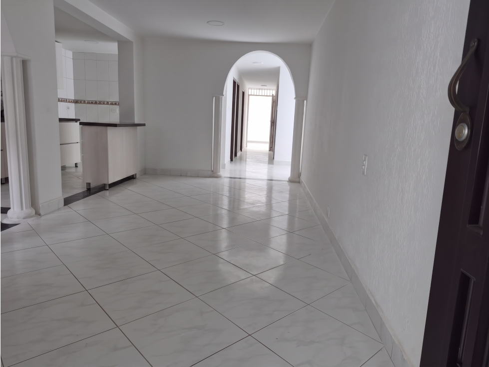 VENDO CASA PRIMER PISO EN GIRARDOT-PARQUEADERO-METROCABLE — foto 2