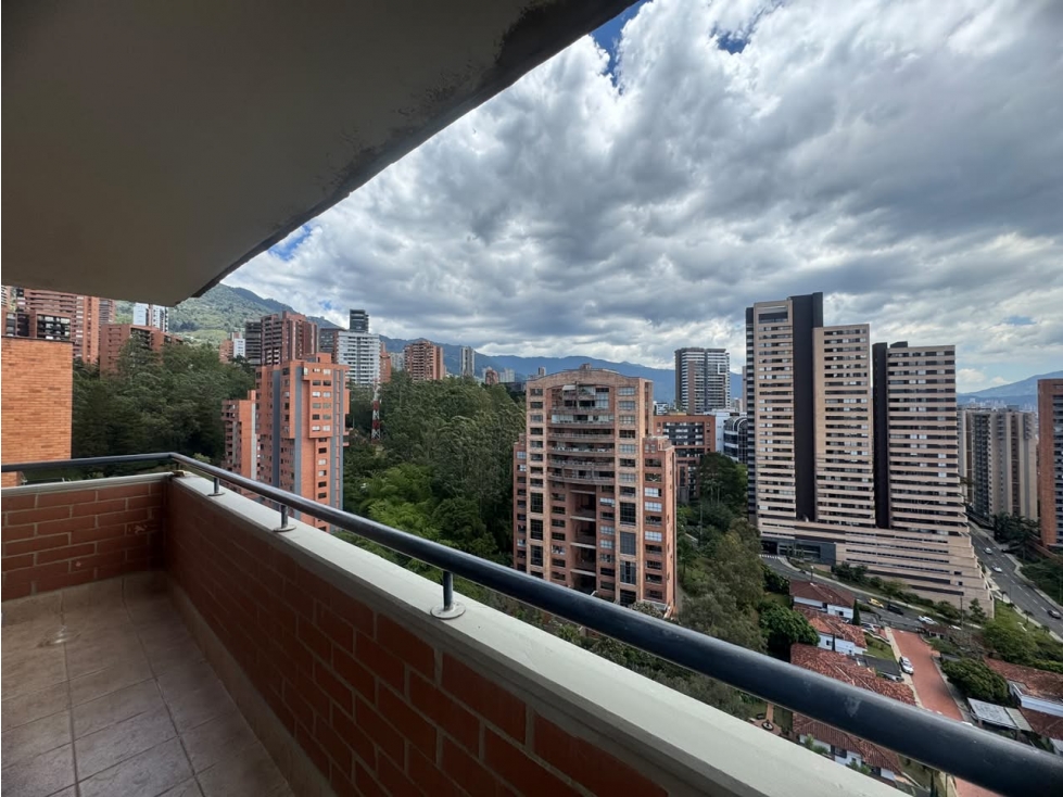 Venta de apartamento cerca a el Tesoro 142 mts, El Poblado
