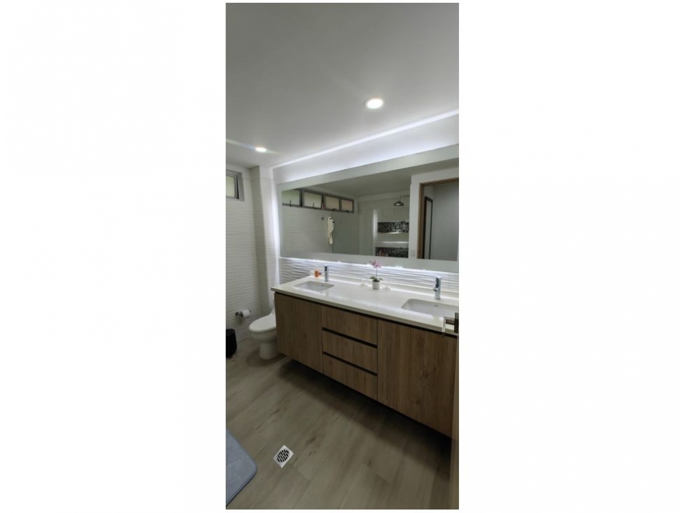 VENTA HERMOSA CASA EN VENTA LOMA SAN REMO, SABANETA — foto 4