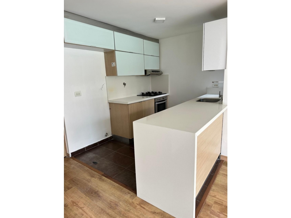 VENTA DE APARTAMENTO EN MEDELLÍN SECTOR LOMA DE LOS BERNAL — foto 3