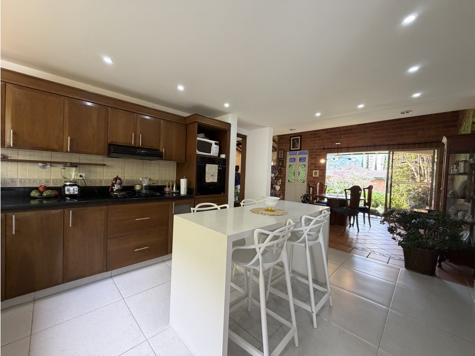 VENTA DE AMPLIA CASA EN UNIDAD CERRADA EN SABANETA | LAS LOMITAS — foto 4