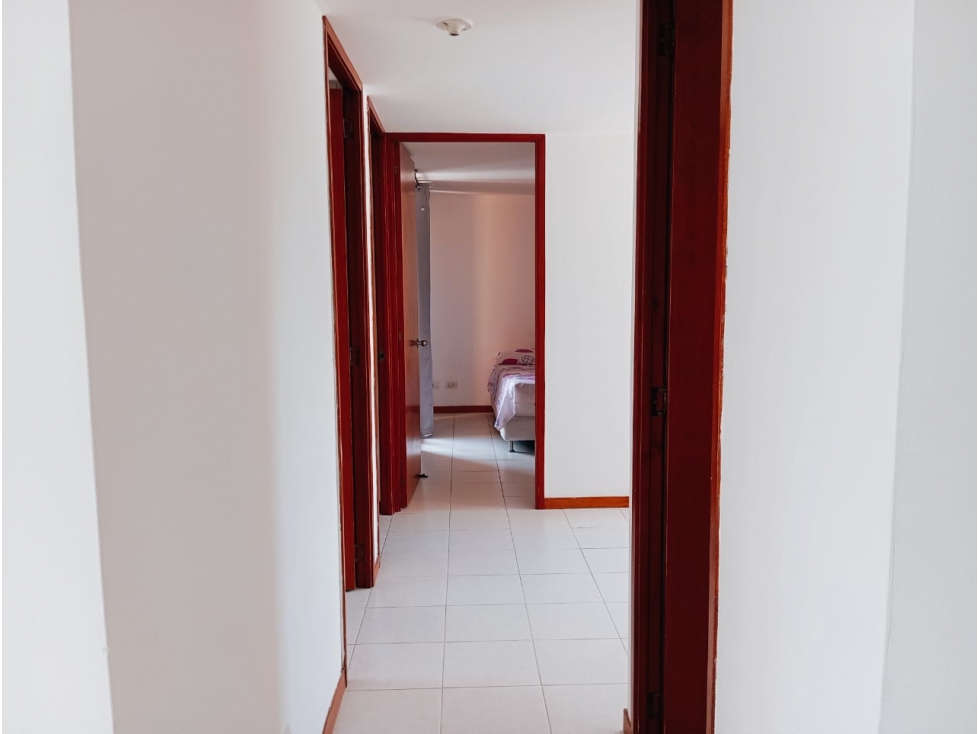 SE VENDE APARTAMENTO EN LOS COLORES — foto 2