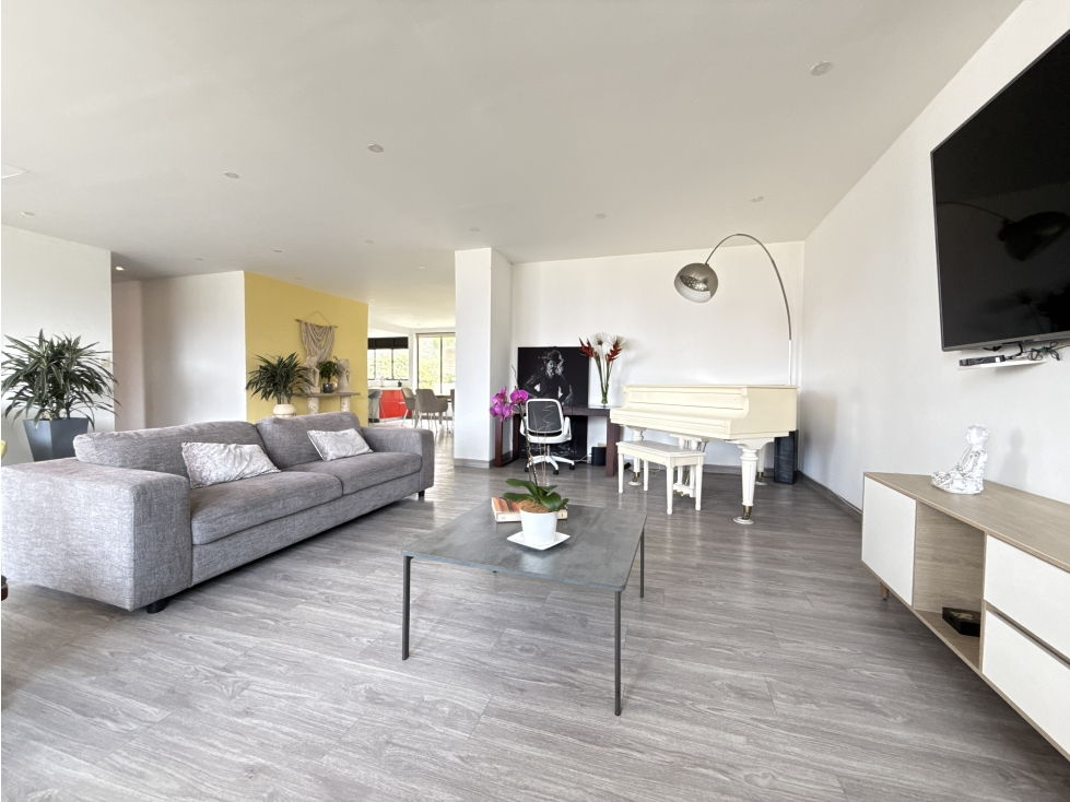 VENTA APARTAMENTO DE GRAN FORMATO CERCA A LA AVENIDA DEL POBLADO — foto 3