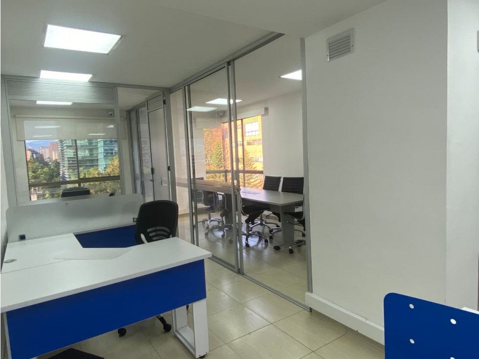 Venta de oficina amobalda en el Poblado