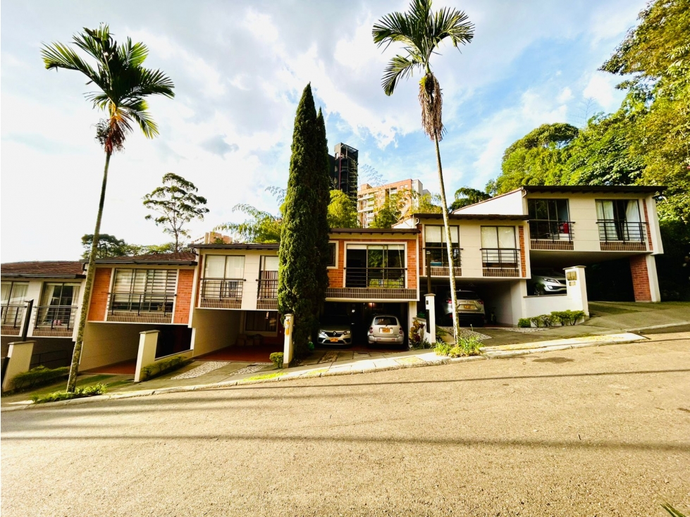 VENTA DE CASA EN UNIDAD CERRADA EN CUMBRES ENVIGADO, ANTIOQUIA