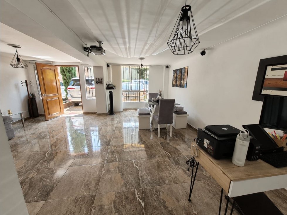 VENDO AMPLIA CASA EN SABANETA, UNIDAD CERRADA SECTOR LA FLORIDA