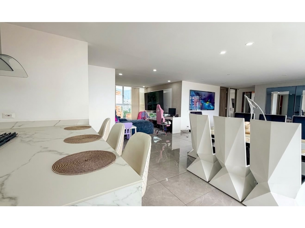 APARTAMENTO DE 188m2 CON 3 PARQUEADEROS EN VENTA - EN EL POBLADO — foto 2
