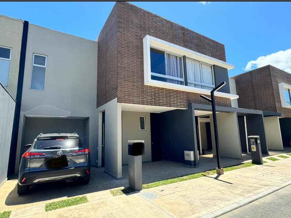 Venta de casa en la Ceja 140 mts