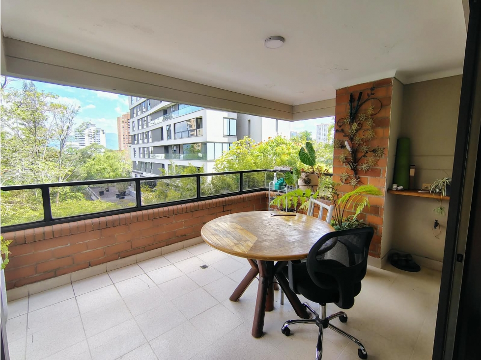 VENTA AMPLIO APARTAMENTO POBLADO SAN LUCAS CON TERRAZA — foto 2