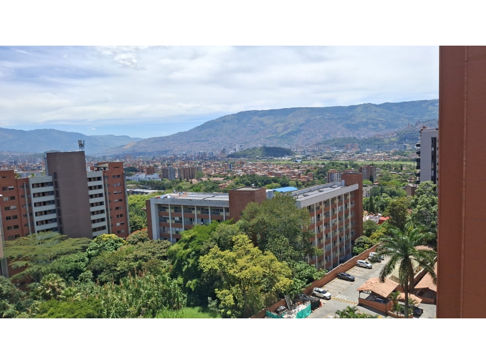 APARTAMENTO EN VENTA LOMA DE LOS BERNAL — foto 2