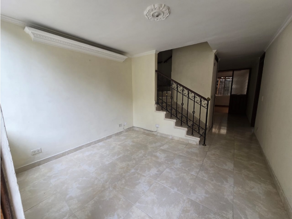 Venta de Casa Para Reforma en el Sector Suramérica en Itagüí. 70.7 Mts — foto 2