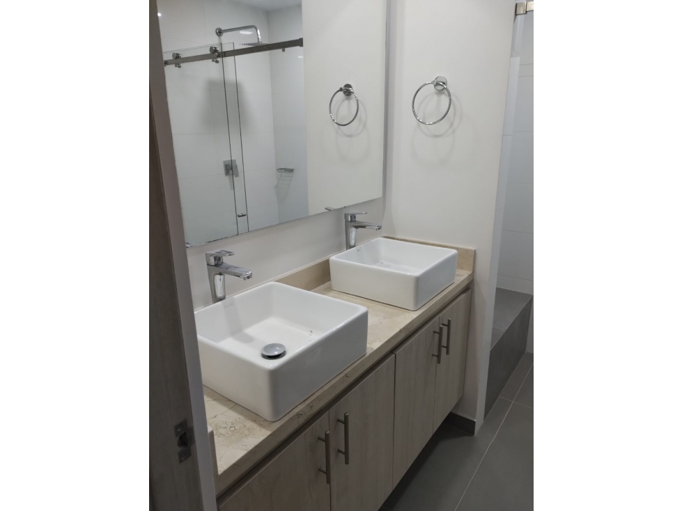 ARRIENDO APARTAMENTO AMOBLADO LAURELES — foto 2
