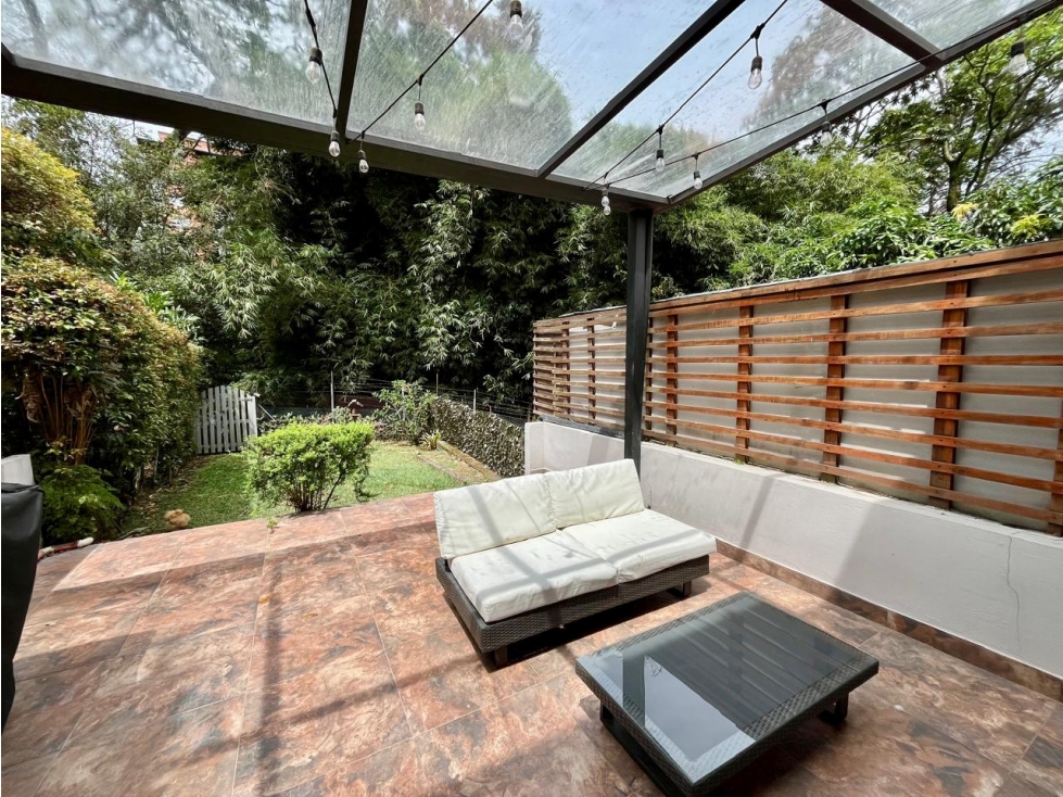 Venta casa con jardin natiral