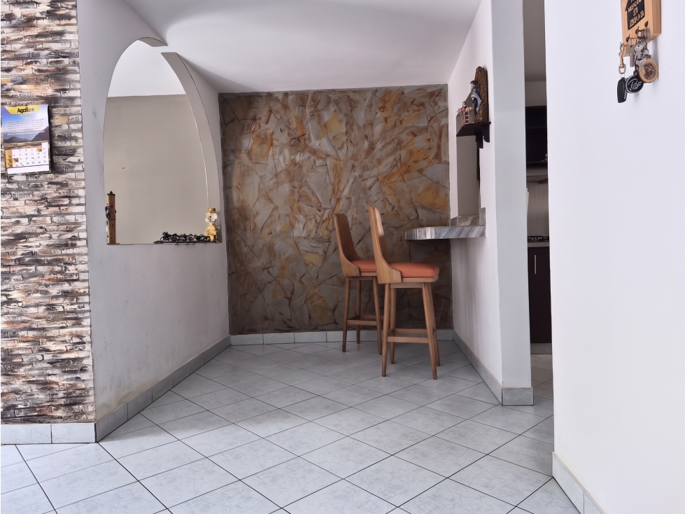 VENDO CASA 2DO PISO EN CASTILLA CERCA A SAN JUDAS | CALLE AMPLIA — foto 5