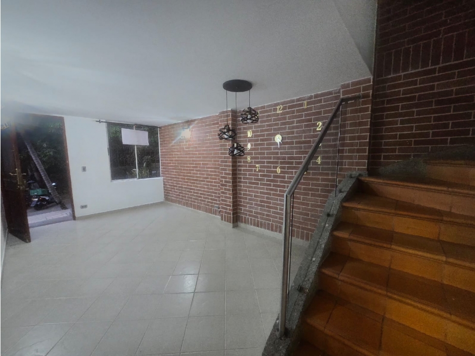 SE VENDE CASA SECTOR SURAMERICA EN ITAGUI 188MTS