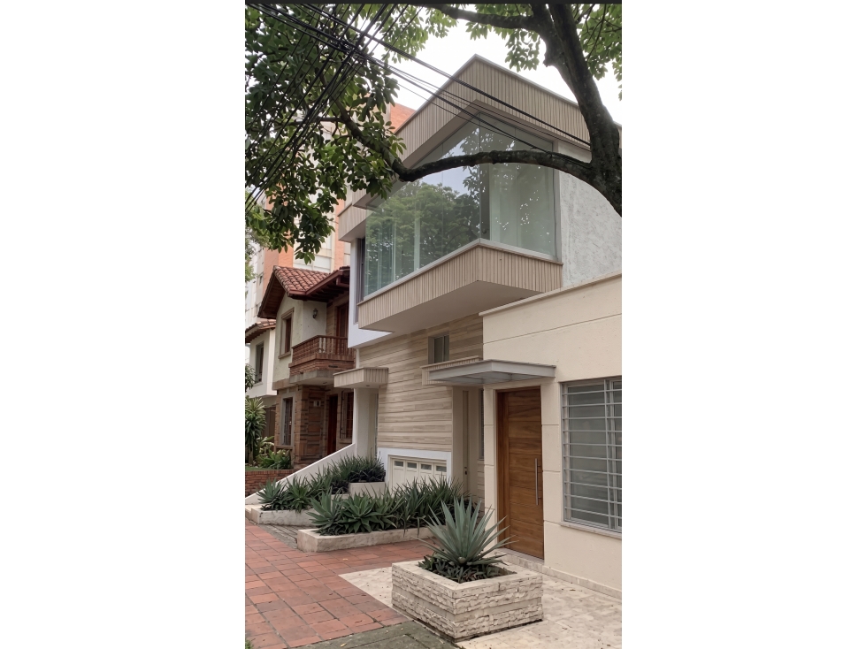 VENDO CASA LOTE EN LAURELES (SECTOR NOGAL) | 257.81 m² CON POTENCIAL — foto 2