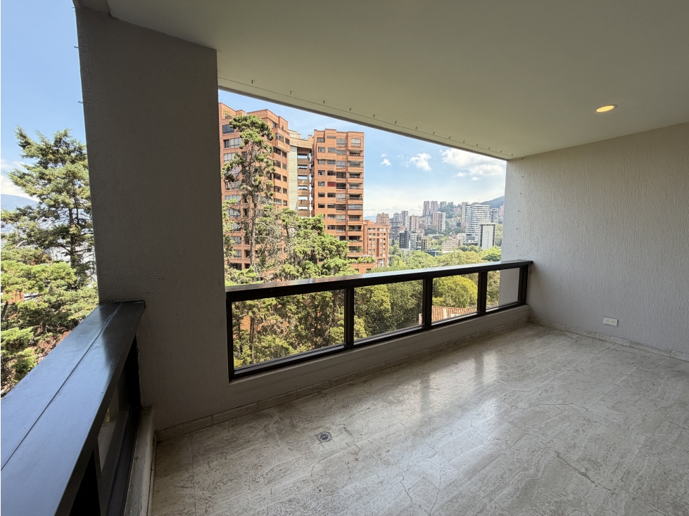 VENTA APARTAMENTO REFORMADO DE 205 M² CON 3 PARQUEADEROS | EL POBLADO — foto 2