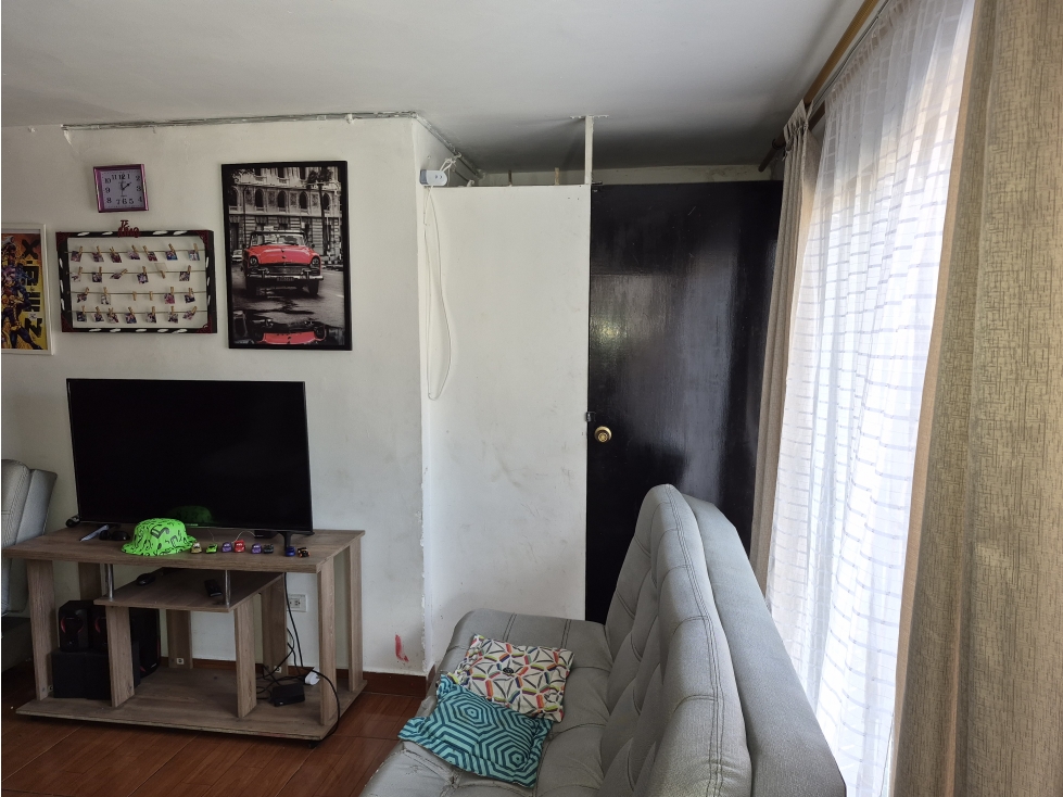 VENDO CASA SEGUNDO PISO EN PEDREGAL PARTE BAJA-CERCA METROCABLE — foto 4