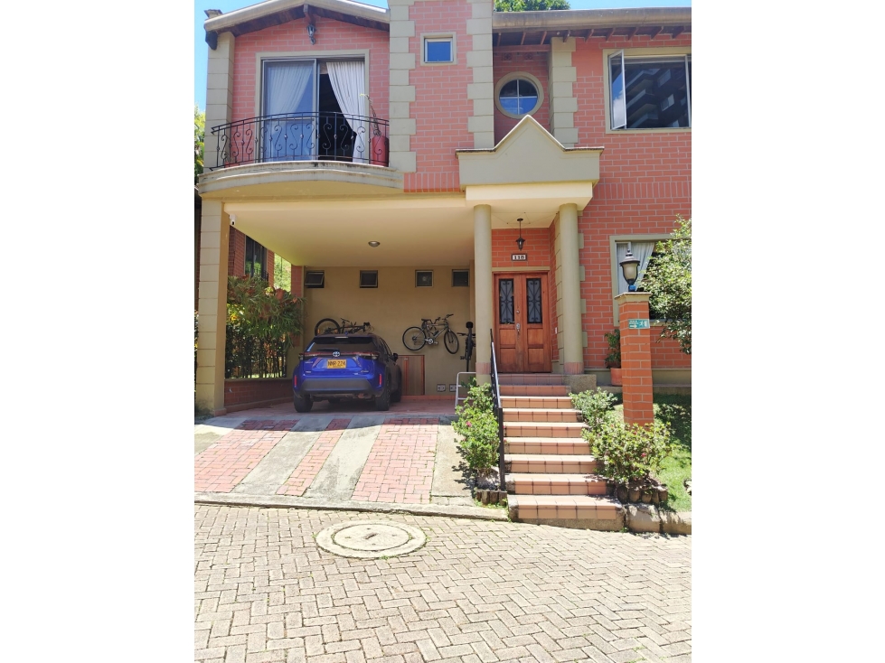 EN VENTA HERMOSA CASA EN SABANETA, LOS ALCÁZARES — foto 2