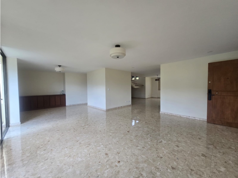 SE VENDE APARTAMENTO PENTHOUSE SECTOR LA CONCHA EN EL POBLADO 322MTS — foto 2