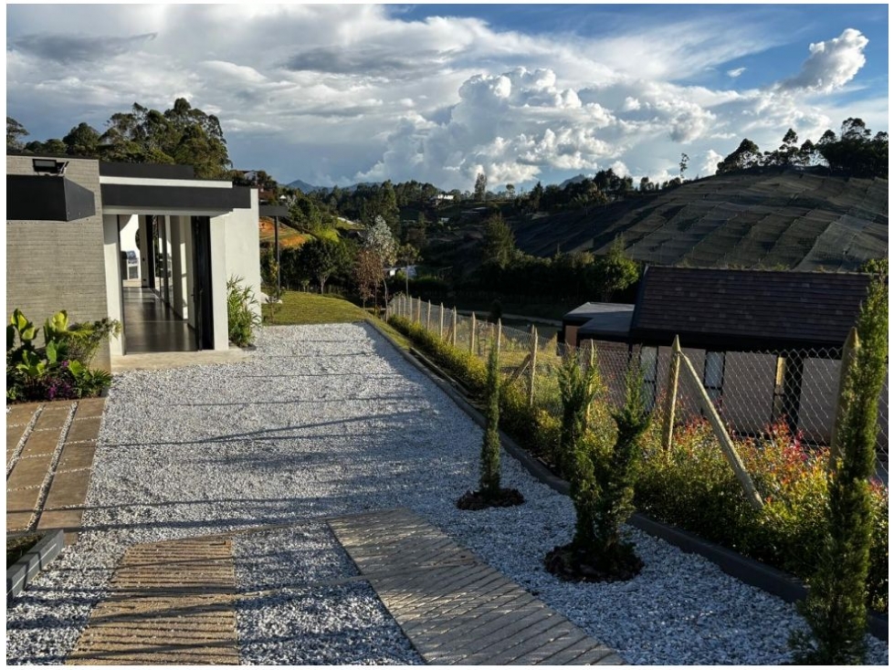 CASA EN VENTA, SAN ANTONIO DE PEREIRA, SECTOR OJO DE AGUA / DF