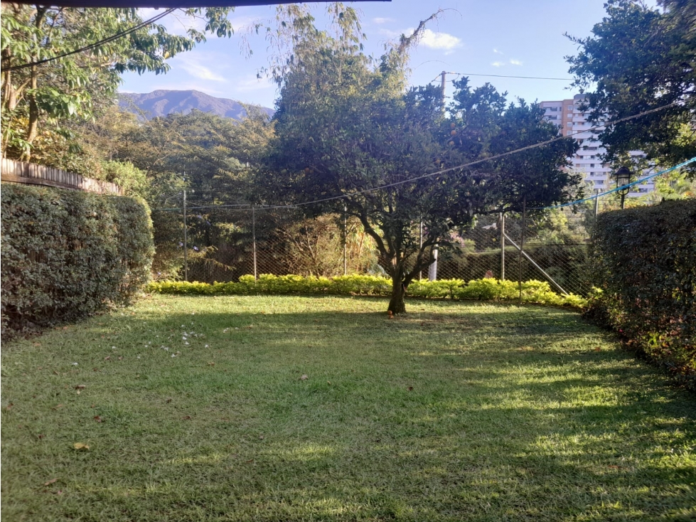 EXCELENTE CASA EN VENTA SECTOR TRANSVERSAL INTERMEDIA, ENVIGADO