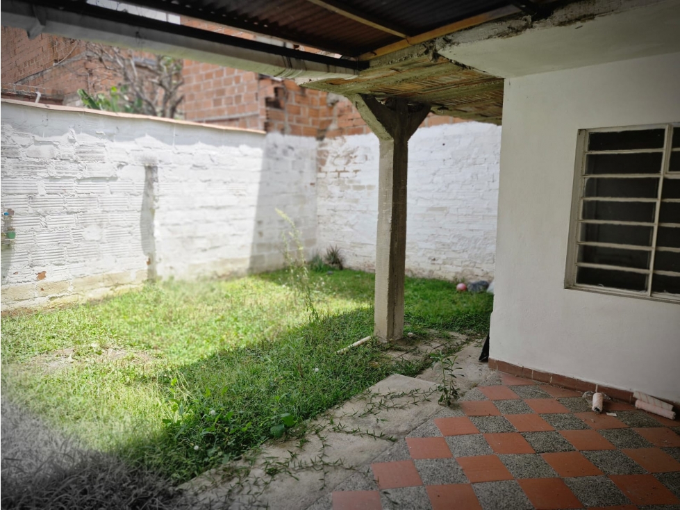 Se vende casas en 1 y 2 piso Barrio Girardot - 2