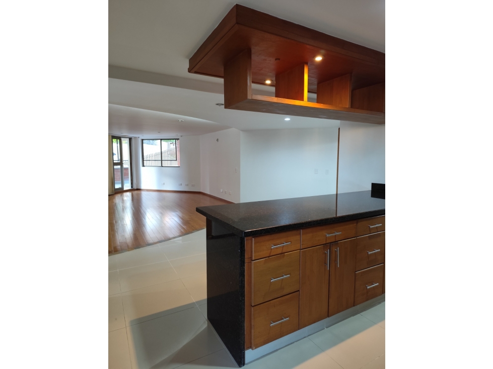 VENTA DE APARTAMENTO DE 258m2 EN SABANETA - LAS LOMITAS — foto 2