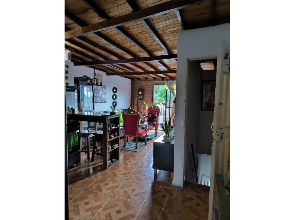 Se Vende Casa En El Poblado Sector El Hoyo 3 Pisos (SOLO CONTADO) — foto 2