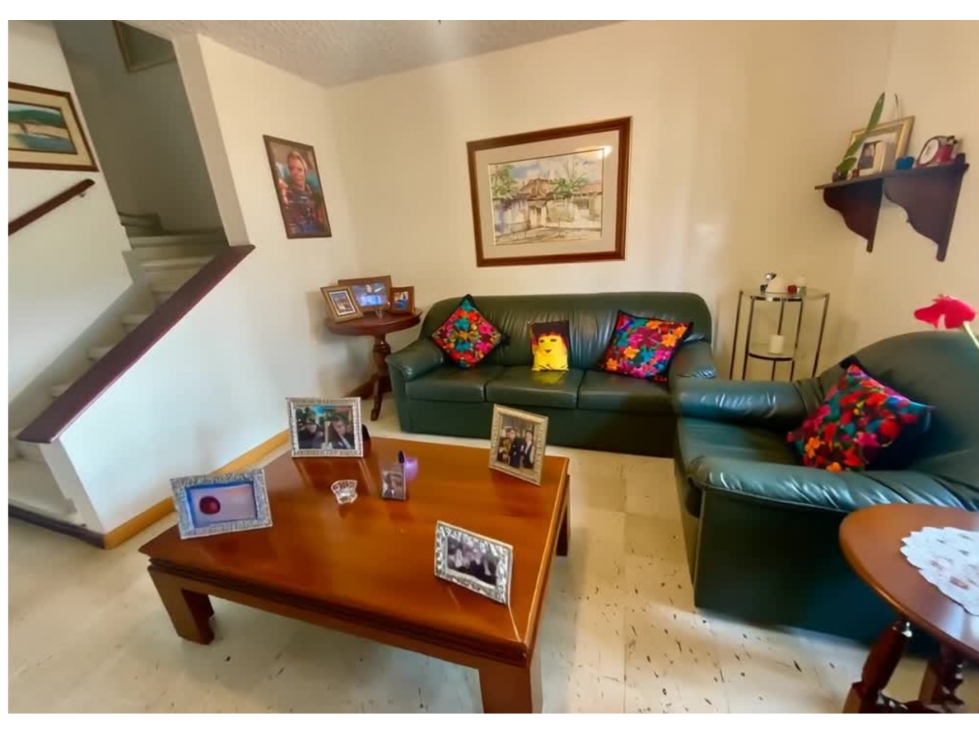 En Laureles CASA UNIFAMILIAR INDEPENDIENTE EN VENTA | 220 mt2 y GARAJE