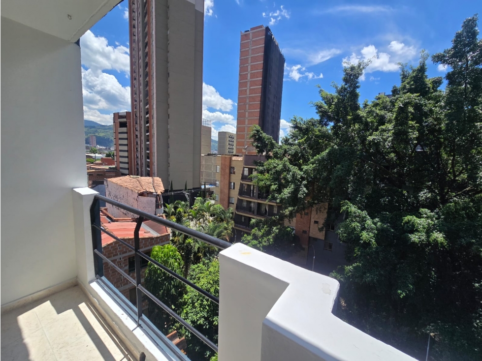 SE VENDE APARTAMENTO EN SABANETA A UNA CUADRA DE AV POBLADO 72.5MTS — foto 2