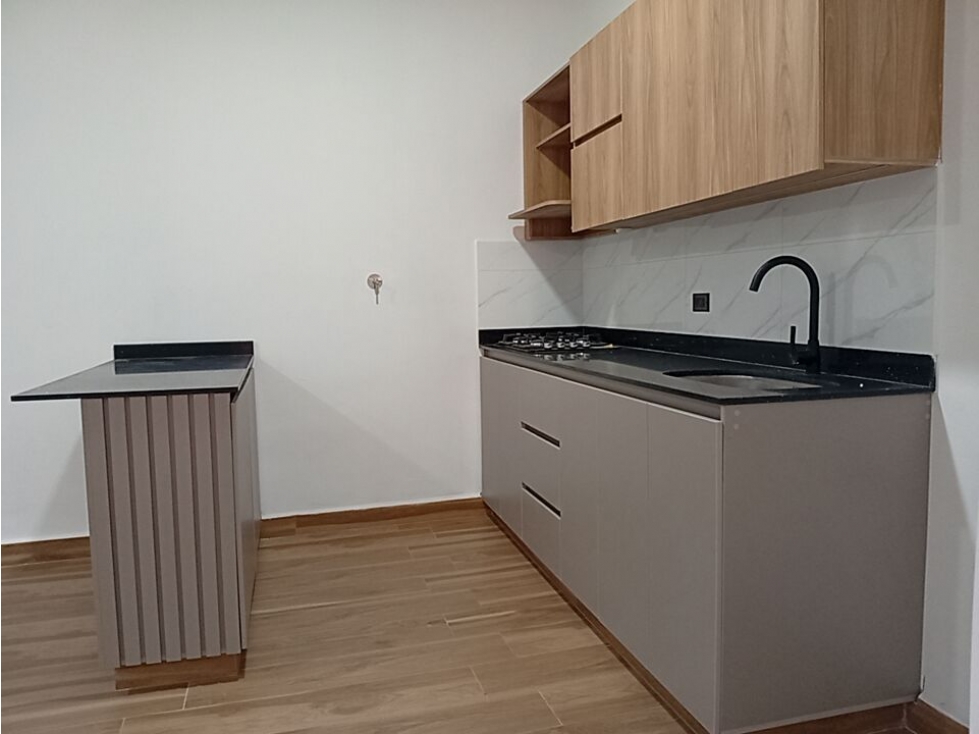 VENTA CASA PRIMER PISO EN LAURELES SANTA TERESITA — foto 3